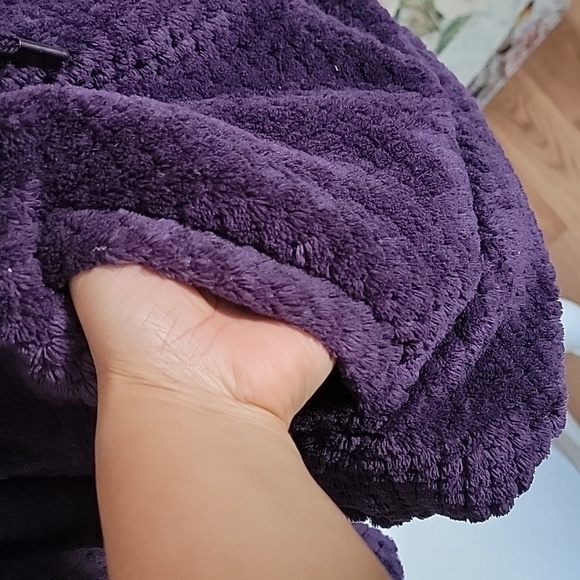 Faux Fur Deep Purple Pullover Kangaroo pockets Size Large - Picture 4 of 14